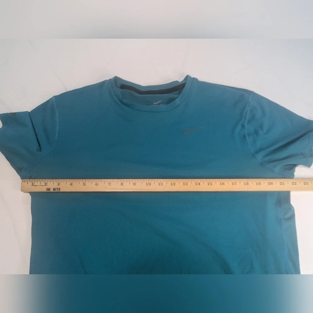 Nike Dri Fit Mens Size Large teal Blue T-Shirt Short Sleeve Moisture Wick Swoosh